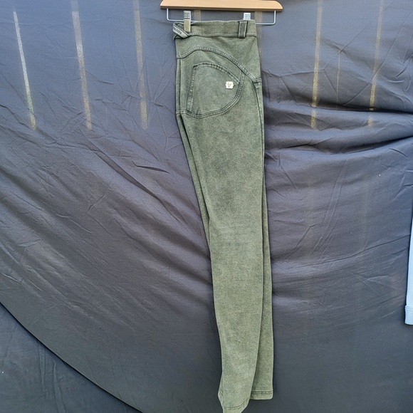 New Condition Freddy Pant - Picture 1 of 3